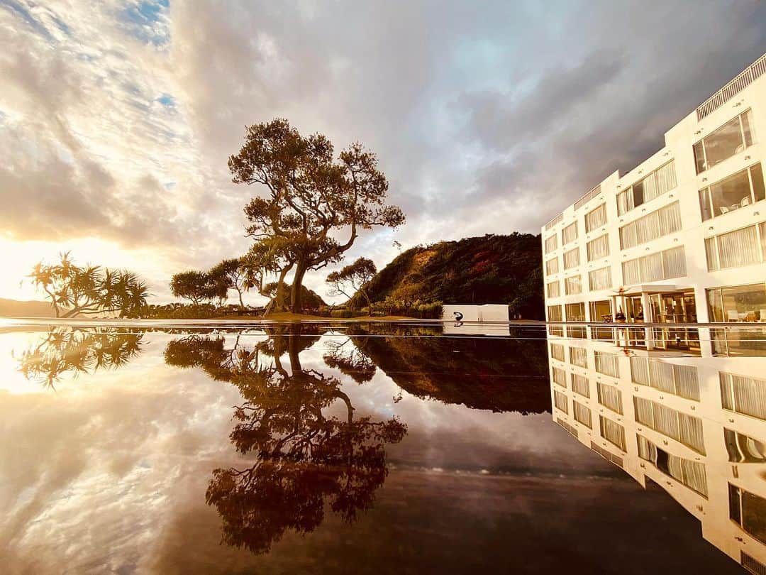 HOTEL THE SCENE -ホテル ザ シーン- さんのインスタグラム写真 - (HOTEL THE SCENE -ホテル ザ シーン- Instagram)「. 【天国に一番近いホテル】 奄美大島にある”THE SCENE”  2021年元旦  雨上がりに奇跡の一枚📸  日本の#ウユニ塩湖 📌  #thescene #nonfilter #traveljapan #amami #view #naturephotography #nature #beautifulsky #island #uyuni #islandlife #japan_travel #ザシーン #奄美大島 #絶景スポット #記念日 #日本離島 #写真好きな人と繋がりたい #無加工写真」1月6日 21時14分 - the_scene_wellnessresort