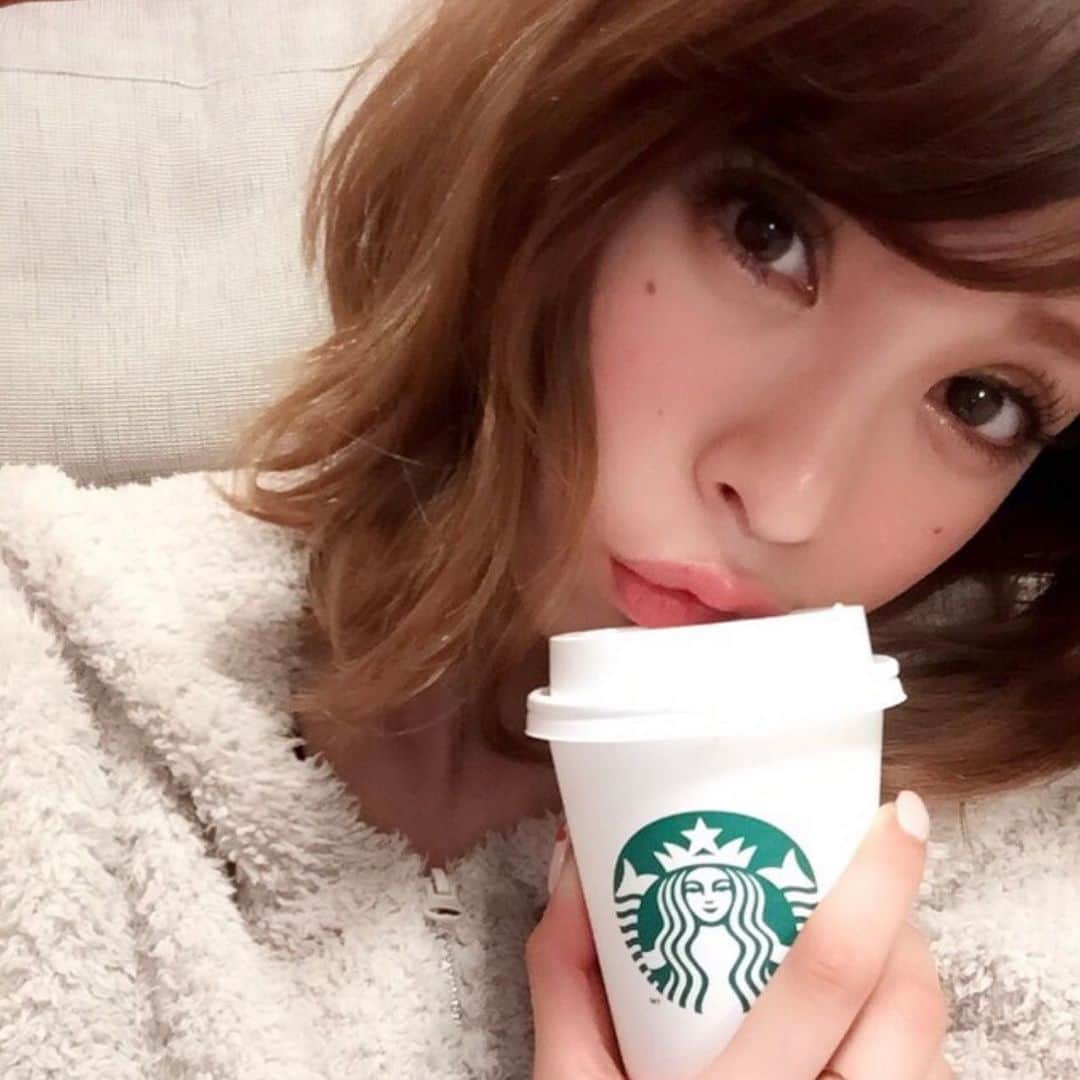 坂口杏里のインスタグラム：「club SLOW オープン❤️💋 今日もかわい子ちゃんたちと、楽しい時間を過ごして ください💁‍♀️ club  SLOWはスタジオ含めキャストの子も きゃわいくて素敵な方ばかりです😊  club  SLOW 新宿区歌舞伎町1-9-6 三経32ビル3F 0332008522  なにかご不明な点がございましたらお店へお電話ください💁‍♀️💁‍♀️☀️☀️💁‍♀️💁‍♀️」