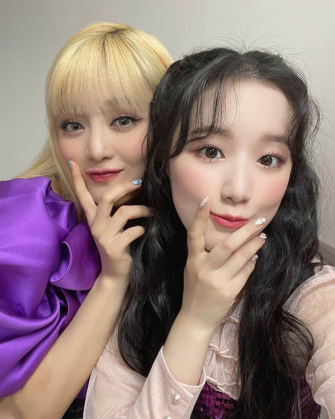 (G)I-DLEさんのインスタグラム写真 - ((G)I-DLEInstagram)「[#민니] 생일축하해 마이베이비 슈슈🥰 오늘 우리 유부초밥의 초밥이 태어난 날이에요~  너무 사랑스럽고 좀 많이 시끄럽고 손이 많이가는 내동생❤️ 항상 건강하고 행복하자! 언니가 맛있는거 사줄게😋 아이러뷰소마취 히히히💋」1月6日 21時22分 - official_g_i_dle