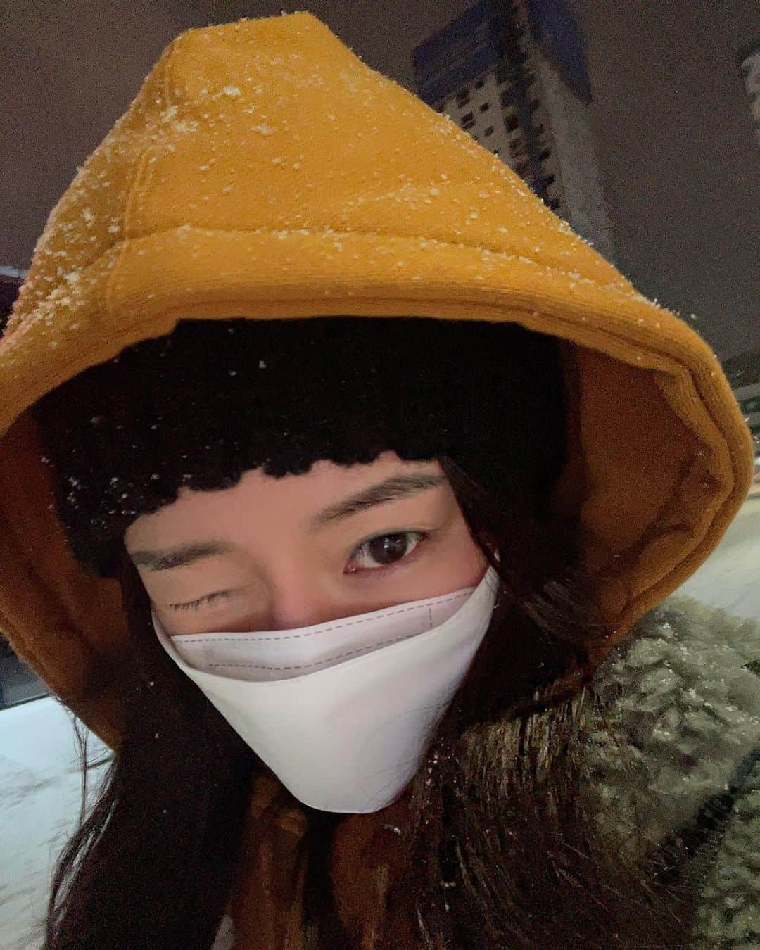 トキのインスタグラム：「참을 수 없지 요 정도 눈은 맞아야알지 좋다 ☃️☃️☃️☃️☃️」