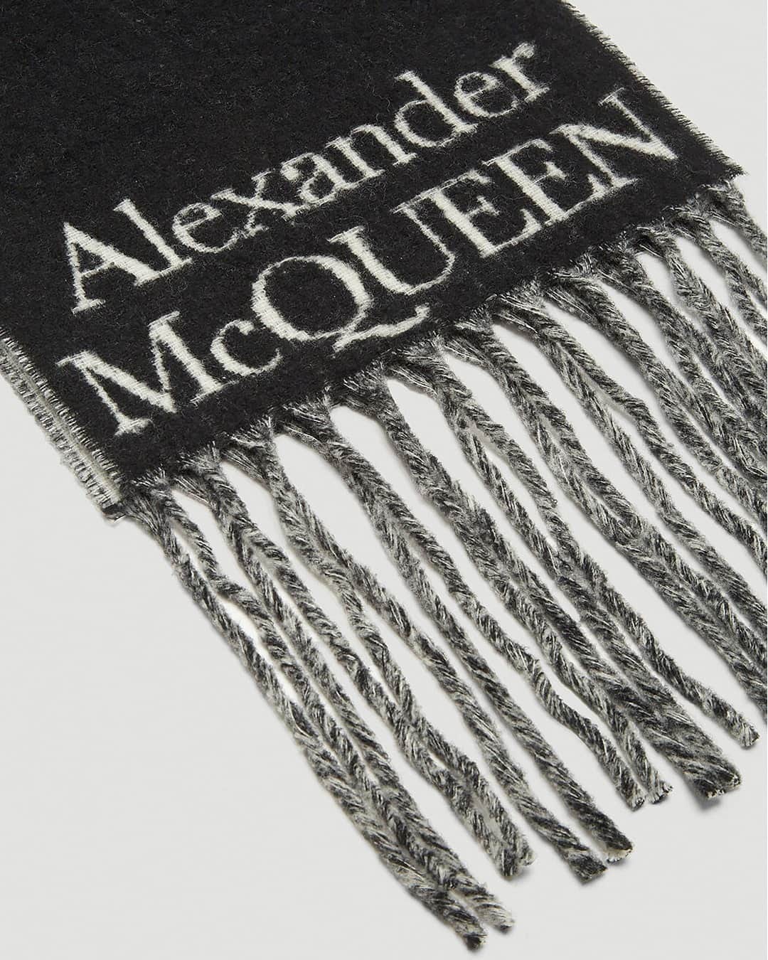 エルエヌシーシーのインスタグラム：「Combining elegance with a punk-inspired spirit, Alexander McQueen presents new season accessories which embody the dark romanticism that underpins the label.  The Intarsia Logo Scarf is available online. @alexandermcqueen」