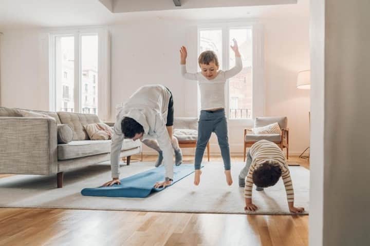 HGTVさんのインスタグラム写真 - (HGTVInstagram)「Looking for kid-friendly workouts to get the whole family moving? 🙋‍♀️ 🙋‍♂️ @tlc has got what you need with fun at-home exercises! 💪⁠ ⁠ With everyone at home, it can be hard to get a healthy amount of exercise per day. 😰 To combat this, try getting the whole family on board for routines that can be fun for all. 🏋️‍♀️ ⁠ ⁠ Head to the link in our profile (and then click on this photo) to read TLC's ideas for fun family exercise. 🔝⁠ ⁠ 📸 Orbon Alija⁠ ⁠ #FreshStart #tlc #exerciseathome #homegym #familyexercise #stayactive #stayhealthy」1月6日 22時01分 - hgtv