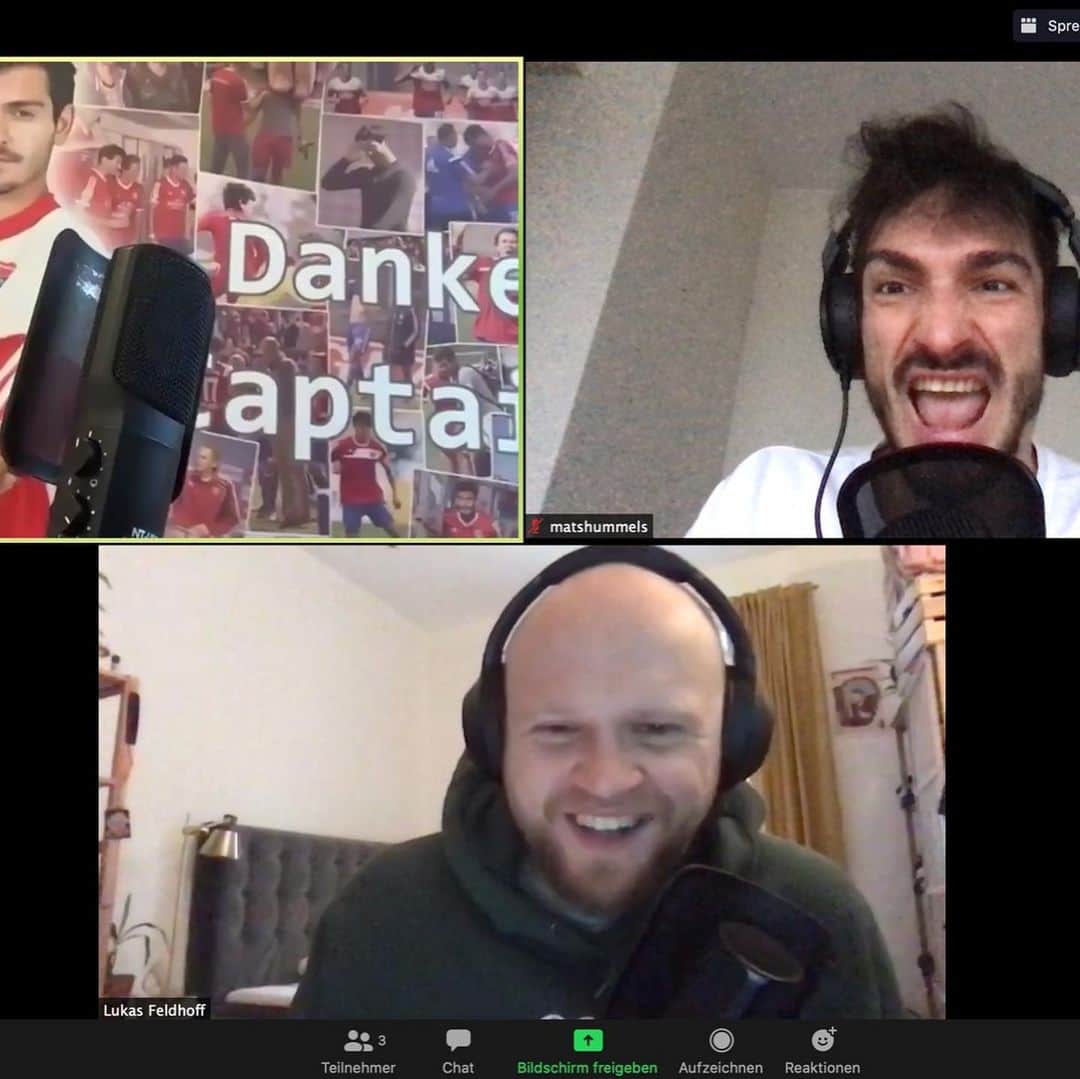 マッツ・フメルスのインスタグラム：「Zu Ehren unserer neuen Folge hat der Kapitän und Schaufler in Personalunion vorbeigeschaut. @alleineistschwer.podcast hat wieder einen rausgehauen 👀 ach ja, Luki war auch wieder dabei.」