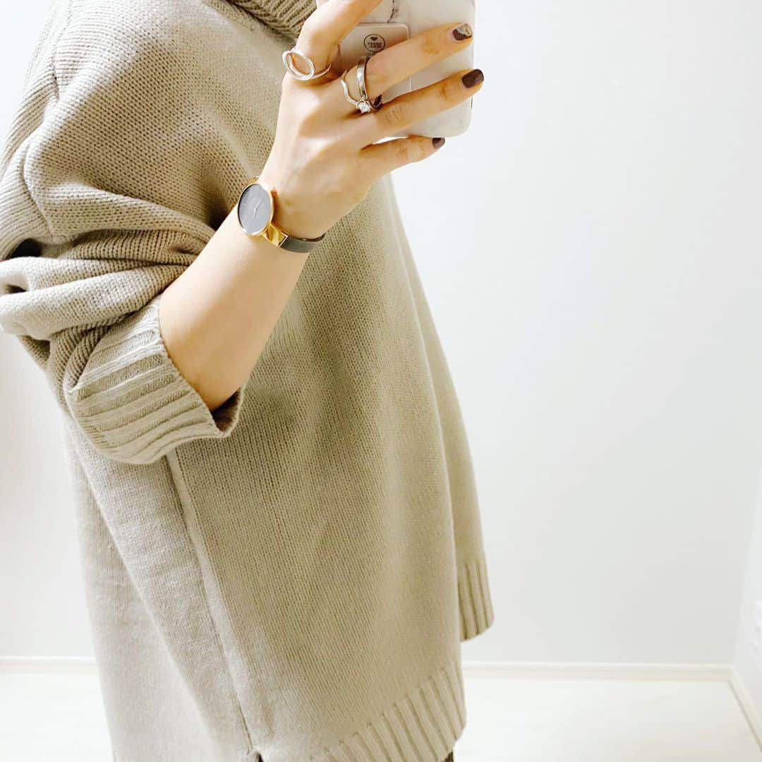 aiaiさんのインスタグラム写真 - (aiaiInstagram)「OBAKU  ✵  @obakujp   ブレスレット感覚で付けられる シンプルで上品な時計　 華奢なベルトで高級感漂うデザイン  ☑︎SOL - WALNUT 32mm  ✵  2021/1/27までの購入で15%OFF クーポンコード【salta】  ぜひチェックしてみてください✈︎  #OBAKU #オバク #obaku  #時計  #腕時計  #腕時計コーデ  #watch  #時計好き  #時計好きな人と繋がりたい  #腕時計好きな人と繋がりたい  #腕時計くら部  #手元くら部  #手元コーデ  #手元倶楽部」1月6日 22時26分 - saltaiai