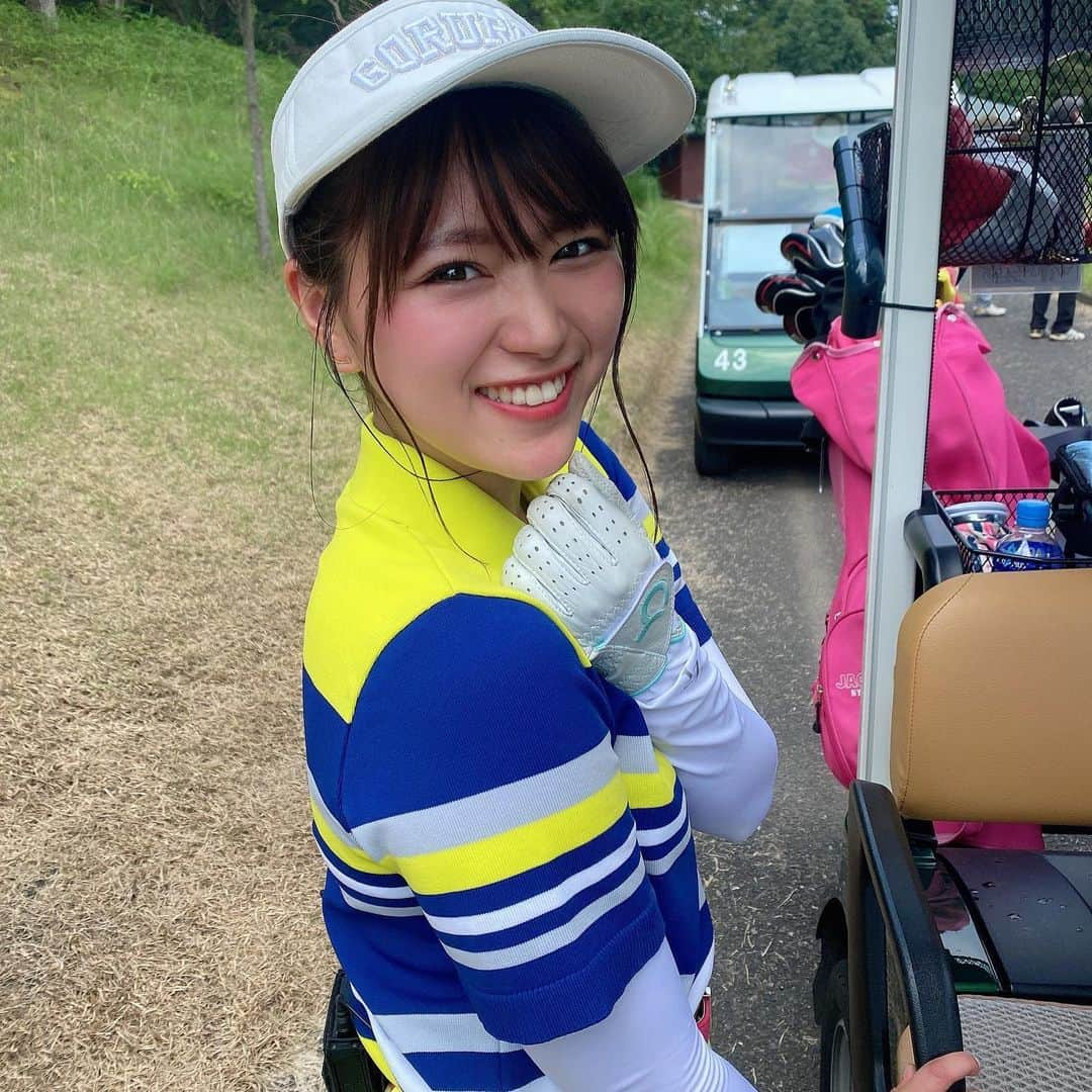 山内鈴蘭さんのインスタグラム写真 - (山内鈴蘭Instagram)「『日刊スポーツ』にて連載が始まります🥺⛳️女子プロゴルファー永井花奈プロvs山内鈴蘭の対決連載です🔥 ． 毎週火曜日 日刊スポーツ紙面＆YouTubeにて 掲載されます😆😆😆 ． 「前線で戦うプロと対決！？🥶 すぐ終わっちゃいますよ！笑」 と言うことで、1ホール1打の打ち直しハンデを頂きました🥺(ハンデは使わなくても良い、と言うか一打でも足りないと思った←) ． ですが、山内鈴蘭。 ここぞと言う時強いんですよ。 何故なら『負けず嫌い！！』だから😂🔥 ． 永井花奈プロのショットに怯みながらも食らいついていますので、是非見てね🥺🔥💓笑 ． ． 花奈ちゃんの可愛い写真撮れたので プレゼントですっ💓💓💓💓 ． 花奈ちゃん！ 毎週よろしくお願いします♫ そして、一緒にお仕事もっとしたい🥰 ． ． #日刊スポーツ #新聞 #YouTube #ゴルフ対決 #永井花奈 プロ #山内鈴蘭 #スポーツ新聞 #ゴルフ #女子プロゴルファー  #ゴルフウェア #gorurun #newbalancegolf  #ゴルフコーデ #ゴルフ好き」1月6日 22時26分 - xxsuzuranxx