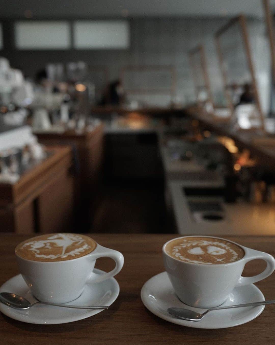 島野ミキのインスタグラム：「・ ・ 📍 OGAWA Coffee Laboratory @ogawacoffee_laboratory  すごくタイプなカフェがあった🤭 しかもここの店長さん？オーナーさんなのかな？ がめちゃくちゃイイ人で、 すごくお店混んでるのに何も言わなくても 撮影しやすいように物どけてくれたり とにかくちょー協力的で、 しかも最後にお味大丈夫でした⁉️って あんなに人気あっても 最後に気さくに声かけてくれるあたりに感動したわ🥺✨ 職種は違くても見習うところはたくさんあるなぁーって。 また行きたいと思えるカフェでした☺️💓 ・ ・ #カフェ#カフェ巡り#カフェ好きな人と繋がりたい#カフェスタグラム#カフェ巡り好きな人と繋がりたい#cafe#cafestagram#グルメ#gourmet#gourmet#東京カフェ #東京グルメ#ランチ」