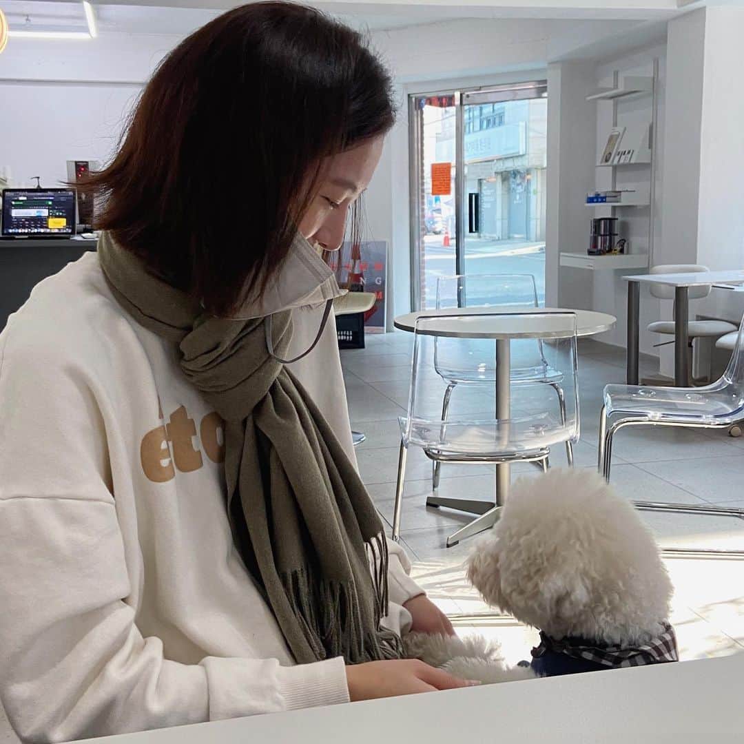 イ・ハウンのインスタグラム：「예즈니가 찍어줌♡︎」