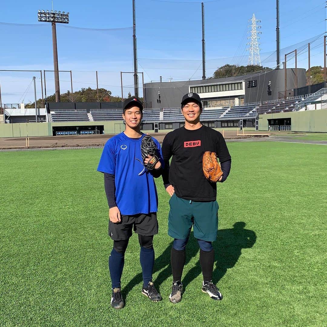 のインスタグラム：「昨日から自主トレ開始！  今年は松岡も参加してトレーナーさんと3人で今年の課題、力強い選手目指して頑張ります！  しかし2日目にして2人してパンパン… ガンバリマス…  #数日後に1人追加でまた来る #それ以下でもそれ以上でもないんでしょ？笑 #覚悟して来いよ！」