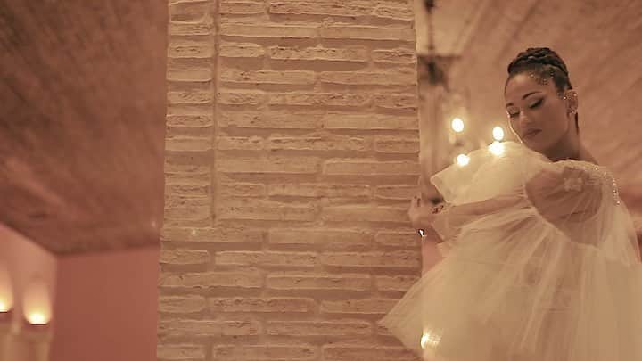 DeFlamenco.comのインスタグラム：「Escucha "Vida" de Antonia.   Video completo en YouTube  https://youtu.be/S1GuDwnv12g (enlace en stories)   @antonia.fdf   #flamenco #deflamenco #videosflamencos」