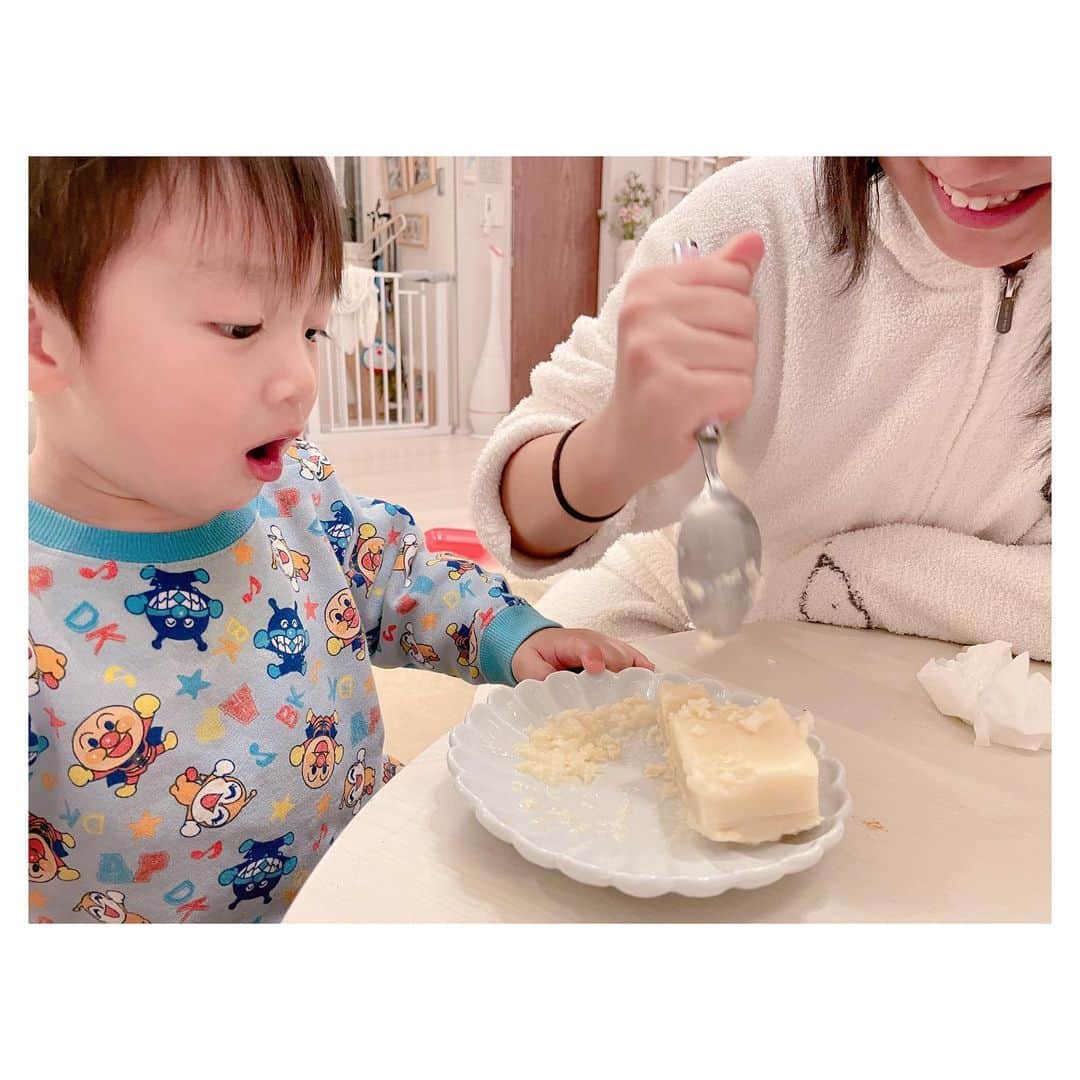 辻希美さんのインスタグラム写真 - (辻希美Instagram)「豆乳を凍らせたやつにハマる希空と幸空😉💕ヘルシーアイス🍨」1月6日 22時49分 - tsujinozomi_official