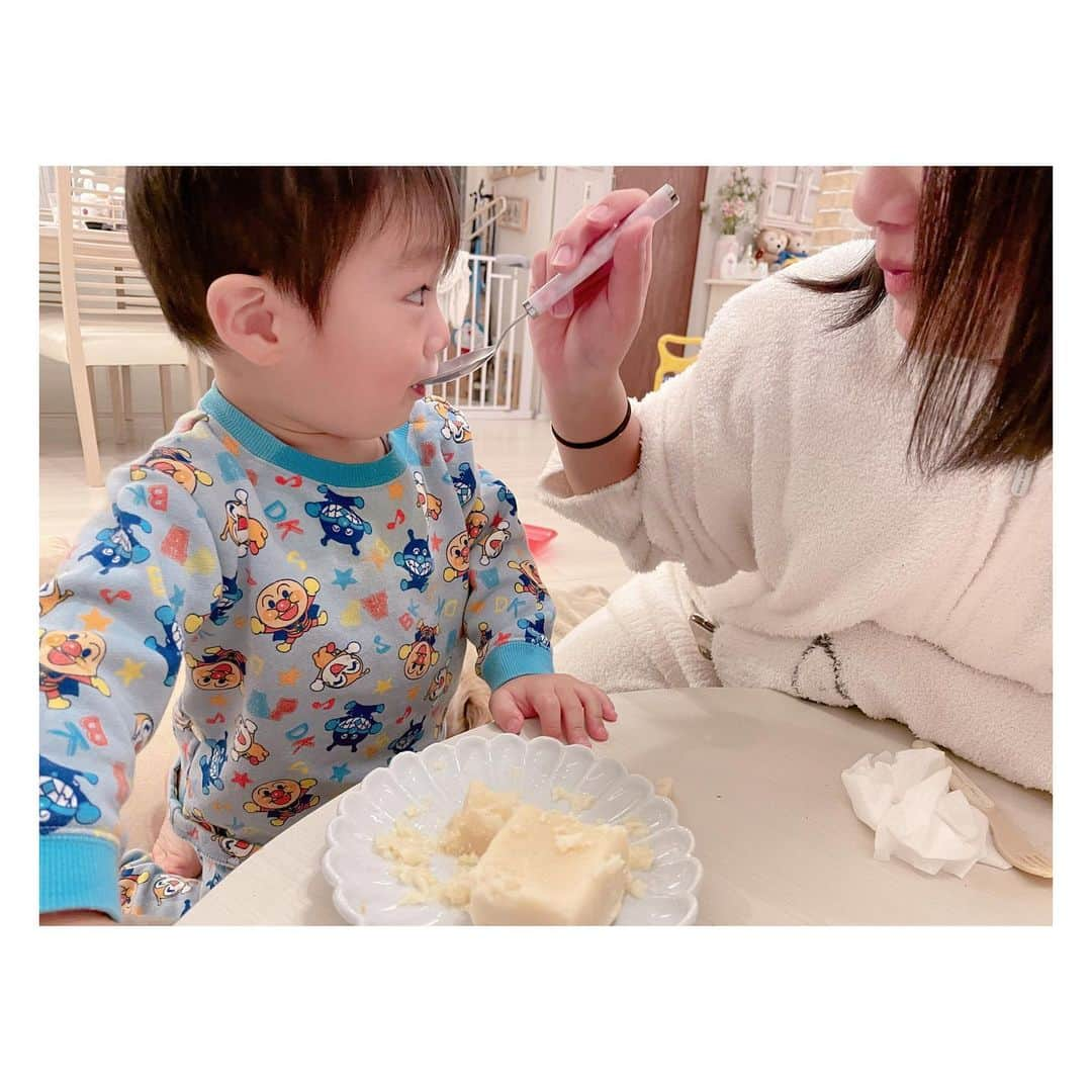 辻希美さんのインスタグラム写真 - (辻希美Instagram)「豆乳を凍らせたやつにハマる希空と幸空😉💕ヘルシーアイス🍨」1月6日 22時49分 - tsujinozomi_official