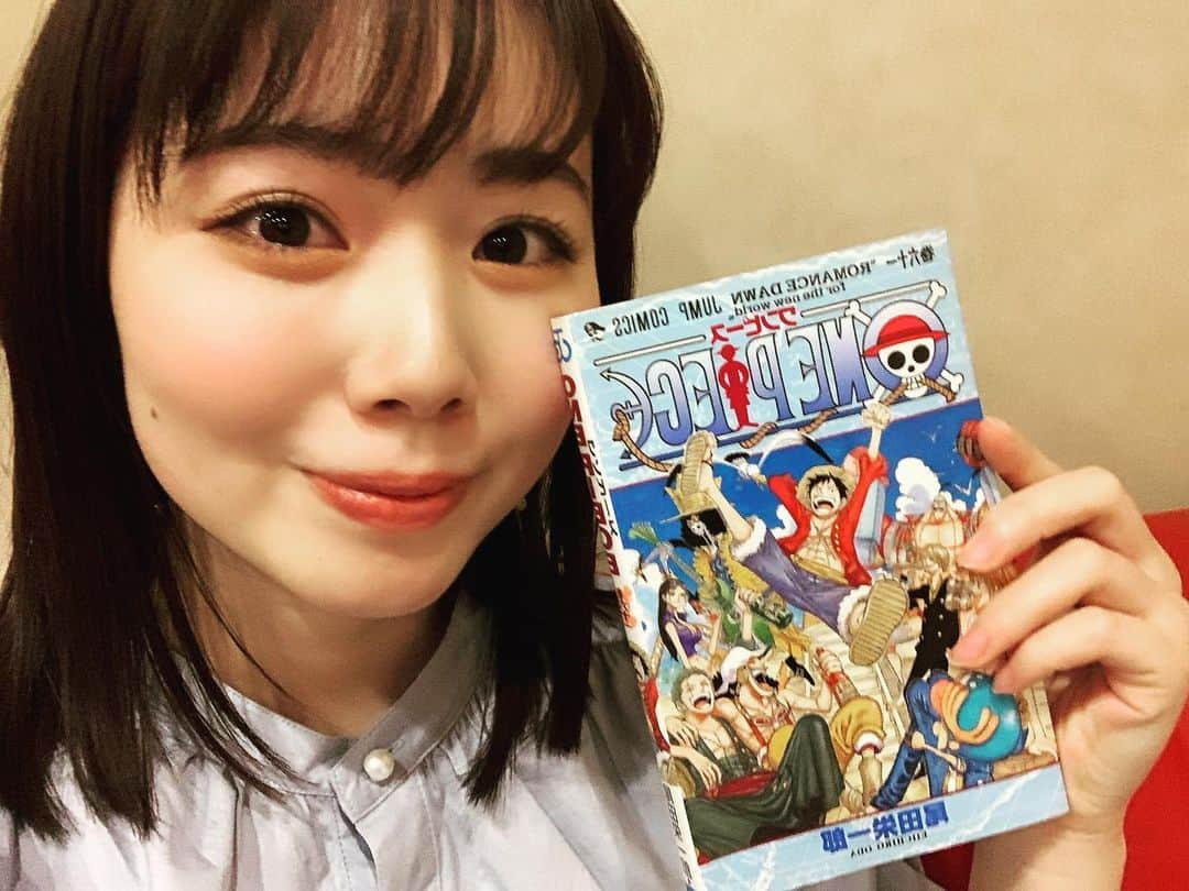 安藤咲良さんのインスタグラム写真 - (安藤咲良Instagram)「. お疲れ様です🥰 17Qありがとうございました♪ . ワンピース61巻から読み返し中✨ 漫画ラブです❤️ . #ワンピース  #onepiece  #出航だァ〜〜〜！！！」1月6日 22時42分 - sakura.ando