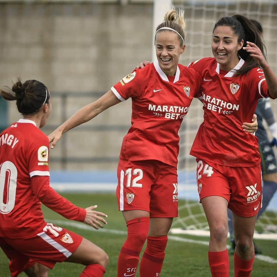 セビージャFCさんのインスタグラム写真 - (セビージャFCInstagram)「♥️ ¡Orgullosos de nuestras guerreras! 💪🏻  👉🏻 @sevillafc_fem 🔝  #WeareSevilla #ElGranDerbi #NuncaTeRindas #primeraiberdrola #sevilla」1月6日 22時47分 - sevillafc