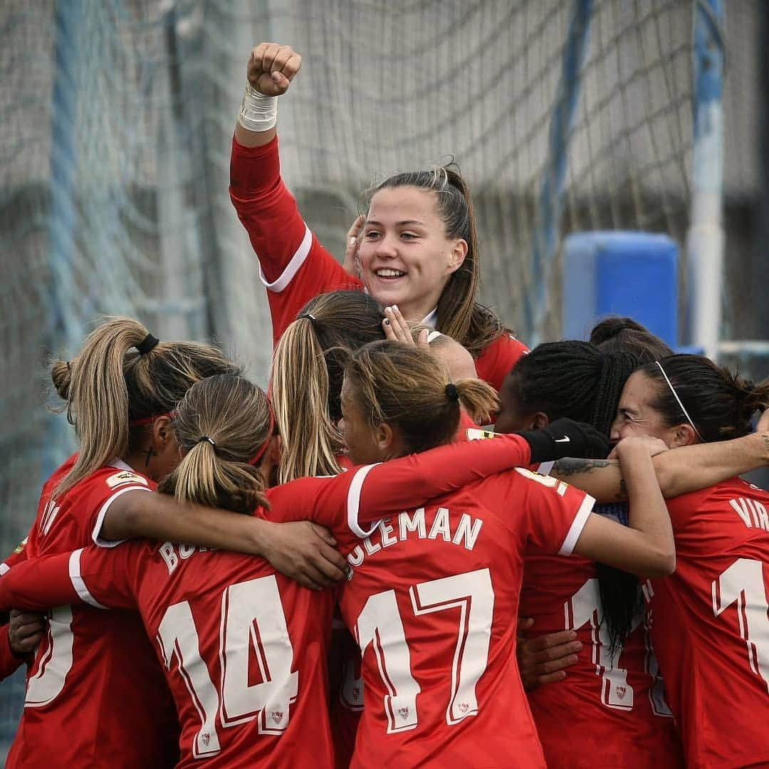 セビージャFCさんのインスタグラム写真 - (セビージャFCInstagram)「♥️ ¡Orgullosos de nuestras guerreras! 💪🏻  👉🏻 @sevillafc_fem 🔝  #WeareSevilla #ElGranDerbi #NuncaTeRindas #primeraiberdrola #sevilla」1月6日 22時47分 - sevillafc