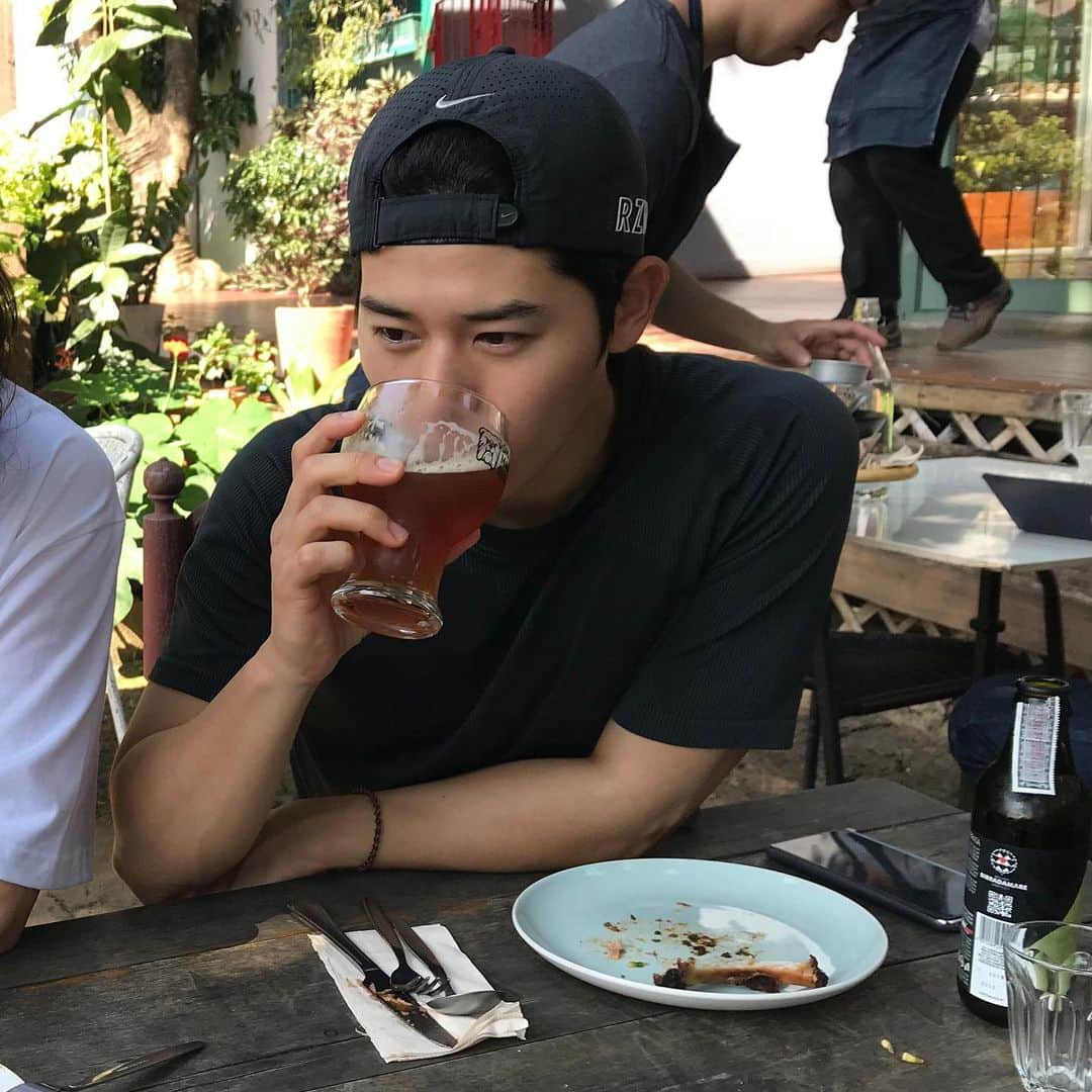 キム・ドンジュンさんのインスタグラム写真 - (キム・ドンジュンInstagram)「낮에 마시는 맥주를 즐기는 편. 🍺 . . . #3년전즈음 #맥주추천받습니다🍻」1月6日 22時48分 - super_d.j