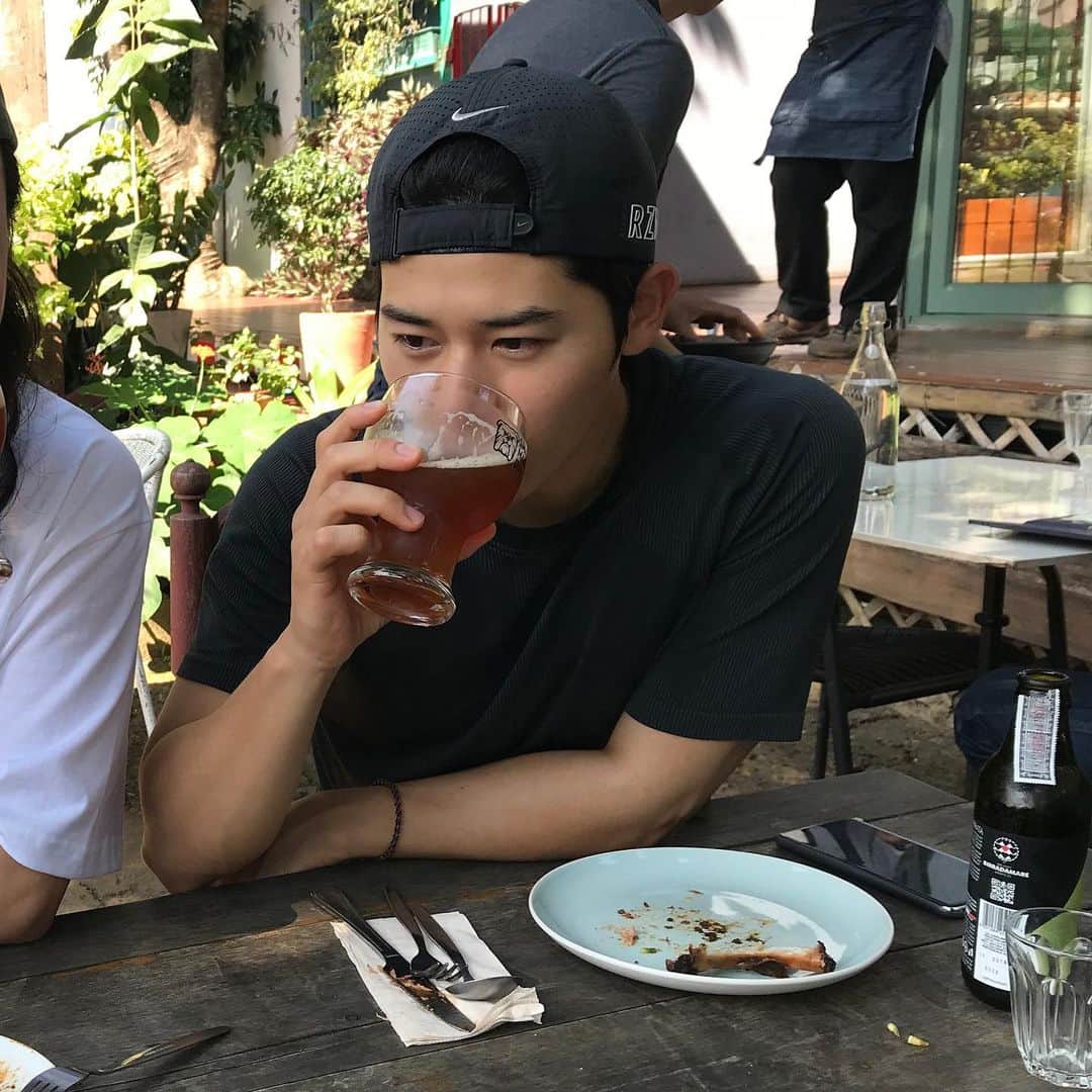 キム・ドンジュンさんのインスタグラム写真 - (キム・ドンジュンInstagram)「낮에 마시는 맥주를 즐기는 편. 🍺 . . . #3년전즈음 #맥주추천받습니다🍻」1月6日 22時48分 - super_d.j