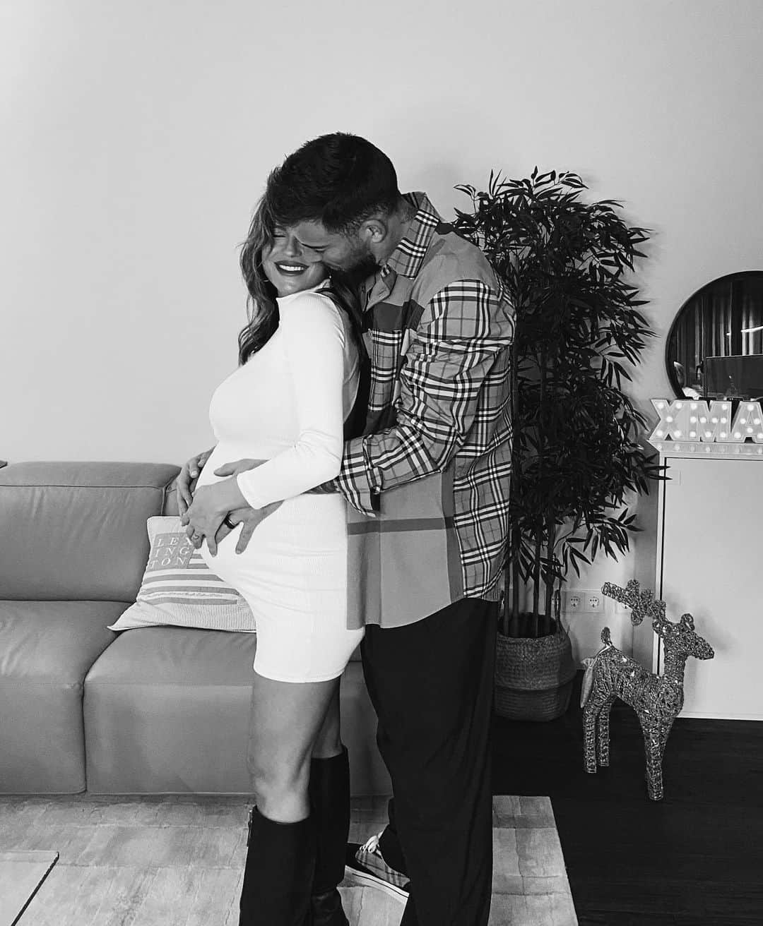 セルジ・エンリクのインスタグラム：「El millor regal de Reis les meves princesas 👸👨‍👩‍👧 Vamos @clarapg últims dies 💪🏽🥰♥️」
