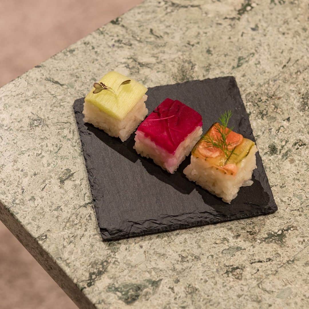 ShinTakedaさんのインスタグラム写真 - (ShinTakedaInstagram)「土佐寿司 vegan sushi #pintcatering  #アートを食べる　#土佐寿司」1月6日 23時06分 - pint_catering