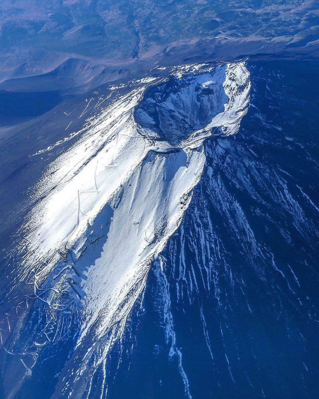 All Nippon Airwaysさんのインスタグラム写真 - (All Nippon AirwaysInstagram)「We're hoping 2021 takes you to new heights 🗻 #MtFuji  📷: @nabe_54 #Regram #FlyANA」1月6日 23時00分 - allnipponairways