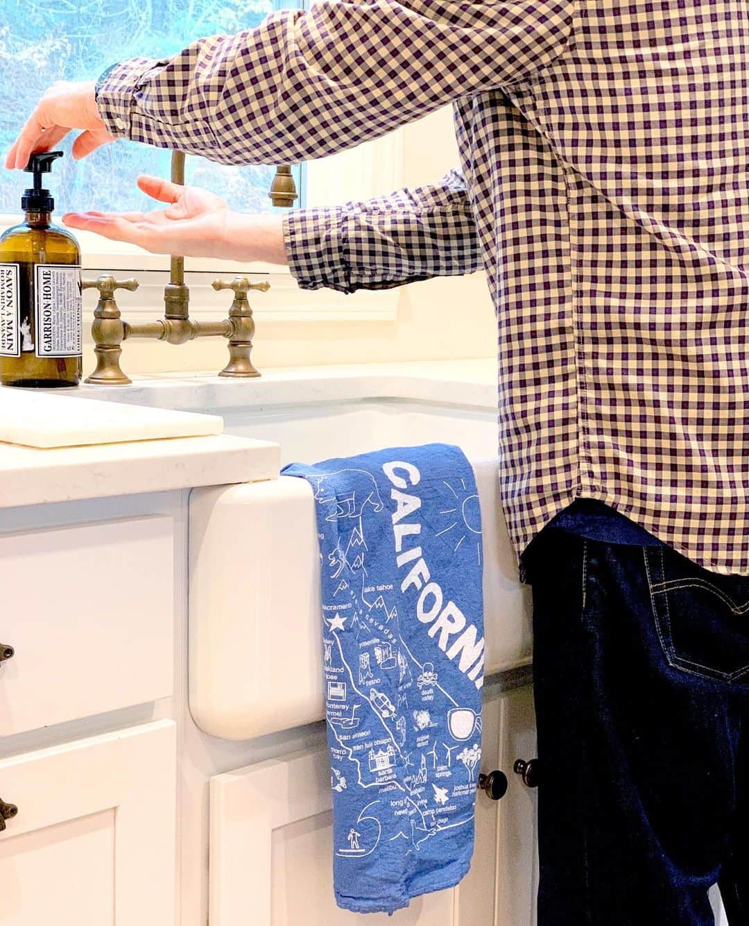 マップトートのインスタグラム：「WASH YOUR HANDS! That's it, just a little PSA!」