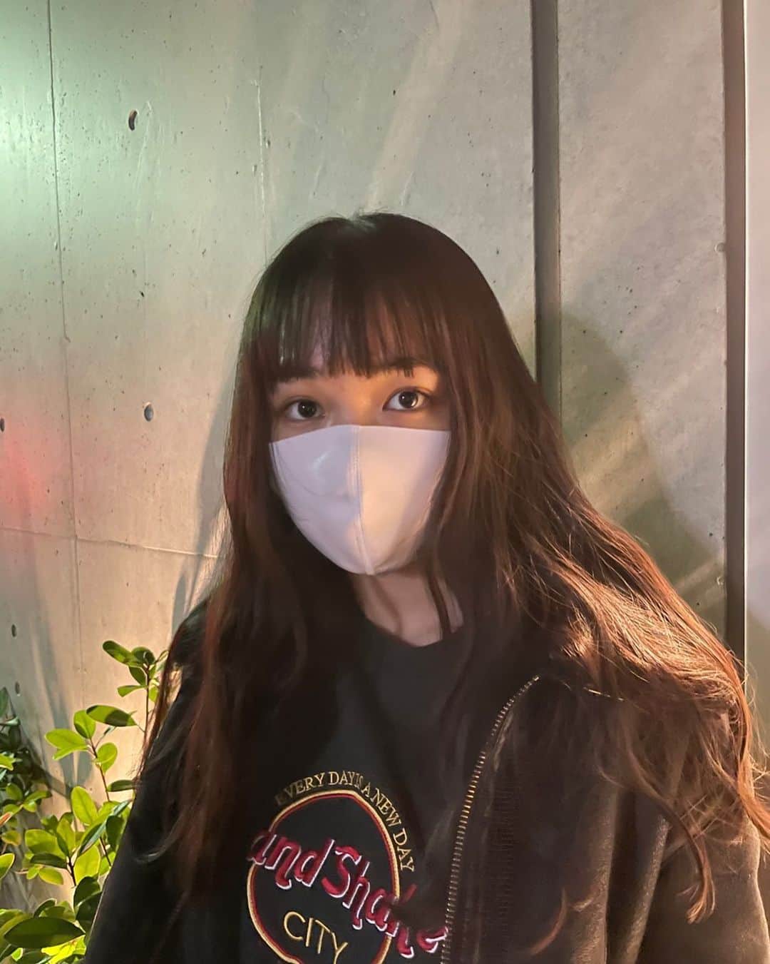 大友樹乃のインスタグラム：「前髪切ったばっかりの時の☺︎  みんなは学校はじまったかな？  #긴머리#앞머리#冬」