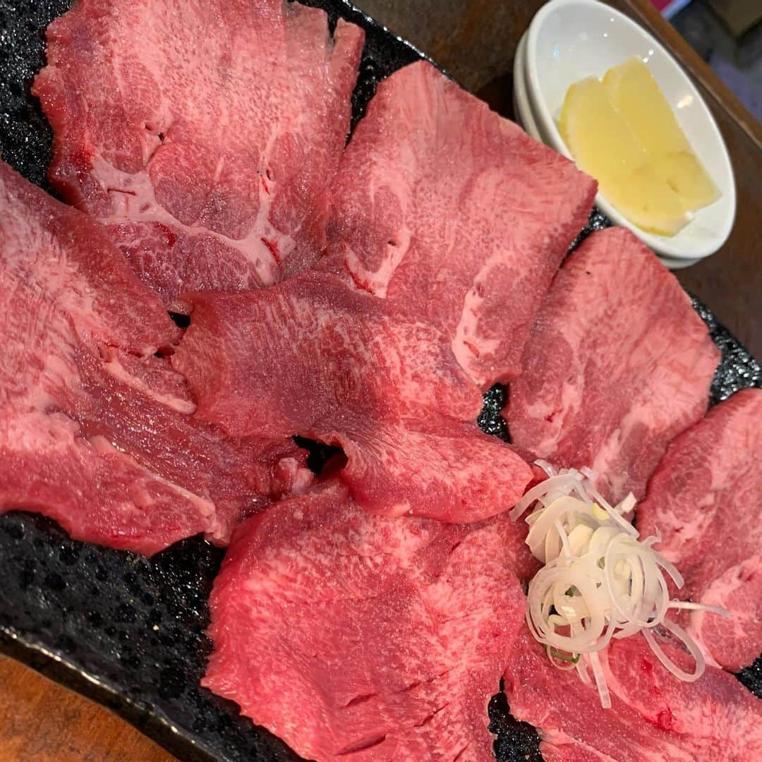 戸田めぐみのインスタグラム：「いつだったかの、収録合間の焼肉。  気にせず誰かと焼肉できる世の中が、早く戻ってきますように。 （元々ひとり焼肉ばっかですけども。）  #焼肉 #ひとり焼肉 #タン塩」