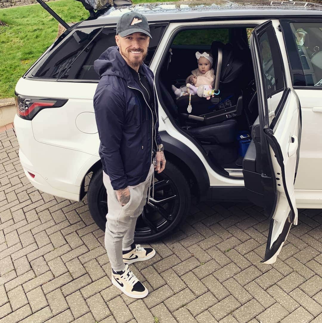 ジョー・ベネットのインスタグラム：「Day off with my mate ❤😍」