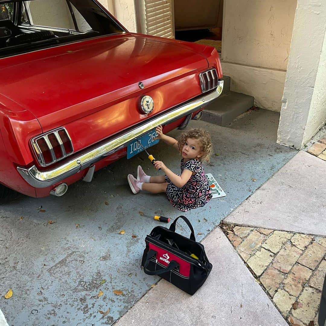 ニック・マルティネスさんのインスタグラム写真 - (ニック・マルティネスInstagram)「Found my new mechanic! She only takes lollipops and chocolate as payment」1月6日 23時23分 - nickmartinez22