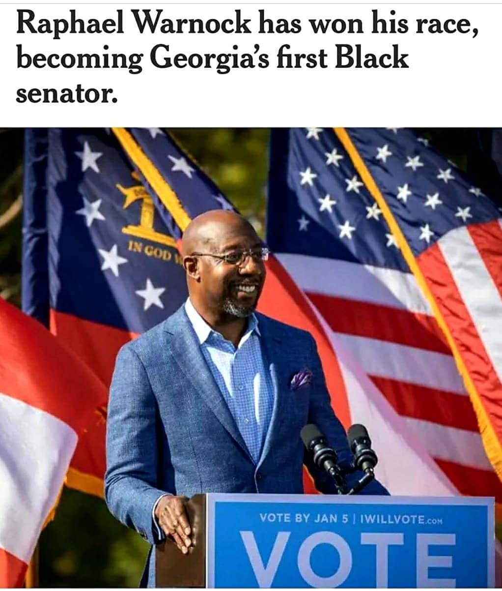 ヴィヴィカ・A・フォックスさんのインスタグラム写真 - (ヴィヴィカ・A・フォックスInstagram)「GM Dawlings! #GEORGIADECIDES FLIPPED BLUE! WOWZERS! CONGRATULATIONS to NOW Senator Warnock and the very smart & determined @staceyabrams & black women of Georgia #StandUp for the record breaking voter turn out! We will get thru this 2gether! United We Stand Divided We Fall! #LifeIsGood #GodIsGood #Blessed #Respect #GurlPower #VivicaFoxHair #TeamVivica #TeamFox #MyGrindDontStop #LegitimateCareer #BossMoves #LoveWins #ClassicBadChick #FINERWOMANHOOD #BIDENHARRIS2020 🤗 🖤💙👸🏾🇺🇸」1月6日 23時19分 - msvfox