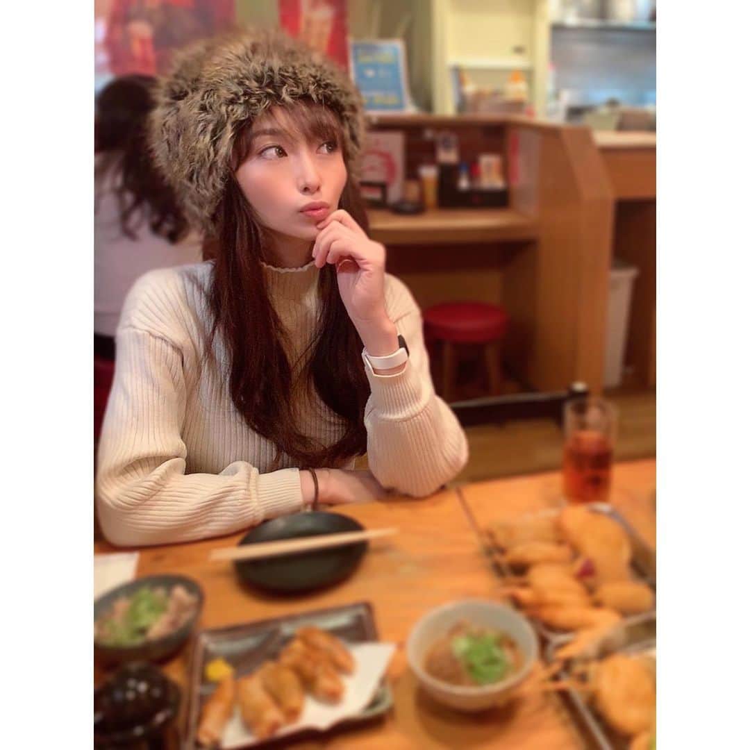 赤嶺紗羅のインスタグラム：「「ヨガって何？」って聞かれるけど めちゃくちゃ簡潔にいえば サンスクリット語で「繋がり」って意味❣️ 　 心と肉体と魂は繋がってて切り離せない そのバランスを整えるのが「ヨガ」です🧘‍♀️ 　 今年もいっぱい食べて動いて寝て笑って 心身共に健やかに過ごそう🤩 調和を取るって難しいけど凄く大切🙆‍♀️ 　 　  　 　 　  #diet #fitnessgirl #japanesegirl #outfitoftheday #yoga #japanese #japanesegirl #足痩せ #美脚 #ロングブーツ #ヨガ大阪 #メンズ脱毛 #ホットヨガ #ヨガ #メンズエステ #ヨガインストラクター #痩せる #ボディメイク #全米ヨガアライアンス #美容好きな人と繋がりたい #ヒゲ脱毛 #フリーヨガインストラクター #ダイエット #ヨガ好きな人と繋がりたい #ビフォーアフター #yogini #新年明けましておめでとうございます #ヨーガスートラ」