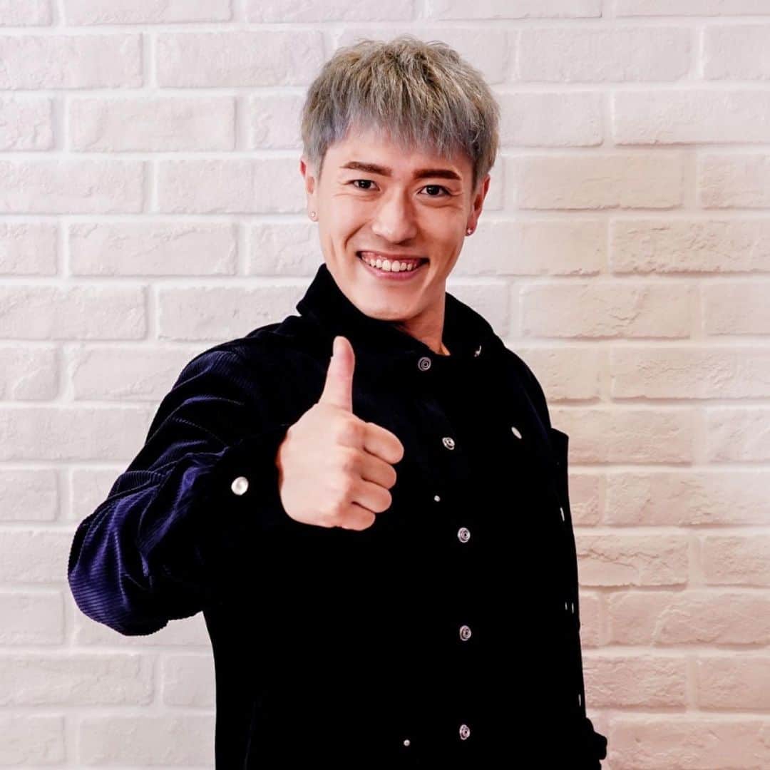 GENERATIONS高校TVのインスタグラム：「. 1/7は裕太の28歳の誕生日👽💙﻿ おめでとうございます🎂✨﻿ ﻿ GENE高では﻿ 強靭なメンタルで笑いを取ったり、﻿ ドッキリのターゲットにされたり、﻿ バラエティ担当が板についた裕太☺️﻿ ﻿ さらに﻿ コスプレの才能がピカイチだったり﻿ クリスマス会では歌手としての才能も…⁉︎👏﻿ ﻿ しかし同時に「アホ太郎」も進化して、﻿ 最近では画面に見切れてしまうことも‥🤣﻿ ﻿ いつもニコニコで﻿ メンバー愛がピカイチ💗﻿ ﻿ 普段とダンスを踊っている時の姿の﻿ ギャップでたくさんの人を魅了する﻿ 裕太におめでとうを届けよう✏️👽﻿ ﻿ 公式Twitter @gene_kou で検索🔍﻿ -----------------------------------﻿ #gene高 #ジェネ高 #generations高校tv #gene #generations #ジェネ #ジェネレーションズ #generationsfromexiletribe #ldh #白濱亜嵐 #片寄涼太 #数原龍友 #小森隼 #佐野玲於 #関口メンディー #中務裕太 #ジェネ犬 #つかおめ」