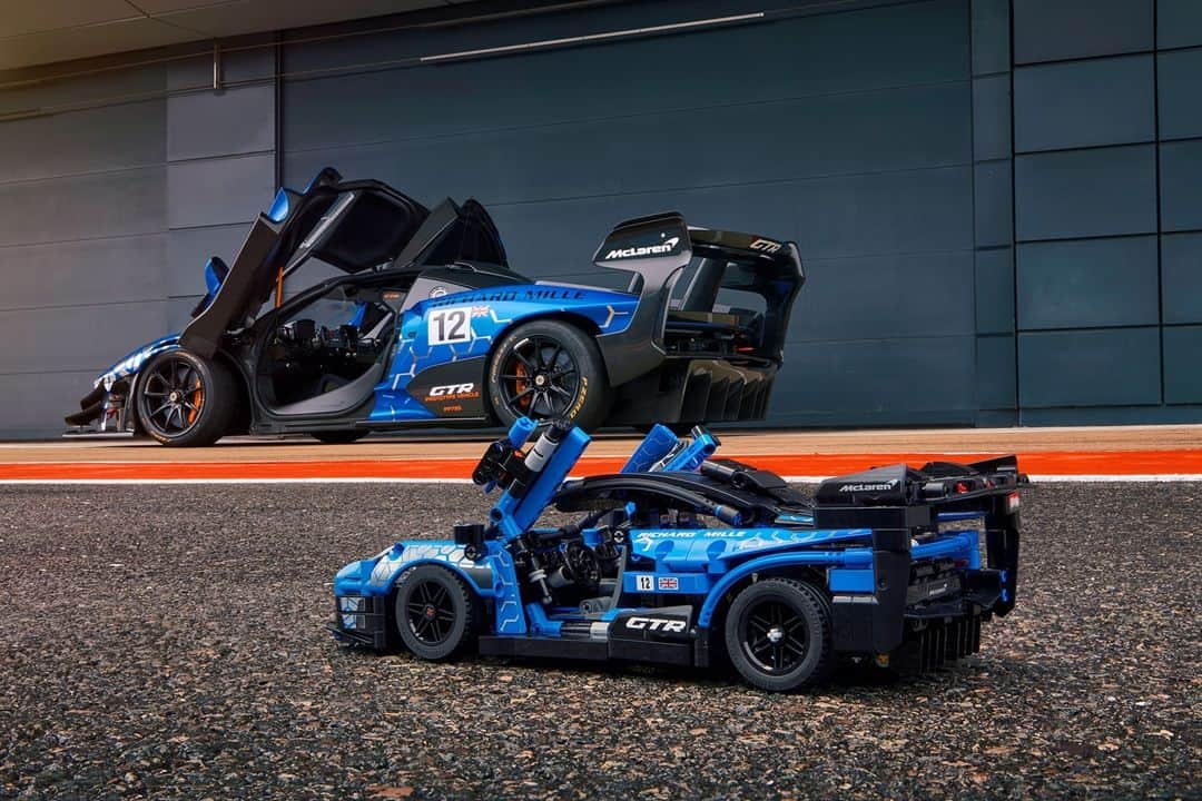 McLaren Automotiveさんのインスタグラム写真 - (McLaren AutomotiveInstagram)「Extreme to the core like its iconic real-life counterpart, the new LEGO® Technic™ McLaren Senna GTR is now available for you to get your hands on.   It provides the ultimate thrill for supercar lovers and motorsport fans looking for their next building challenge.   Take a look: https://cars.mclaren.com/en/about/collaborations/lego-mclaren-senna  #McLarenAutomotive #McLarenSennaGTR  #LEGO  #LEGOTechnic」1月7日 0時00分 - mclarenauto