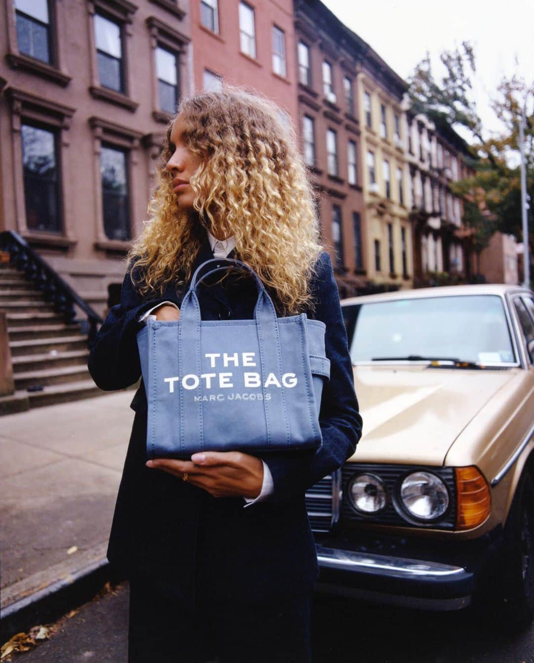Marc Jacobsのインスタグラム：「Ivy with THE MINI TRAVELER TOTE.  Photographed by @ZoraSicher Styled by @Clare_Byrne  November 22, 2020 in New York City.」