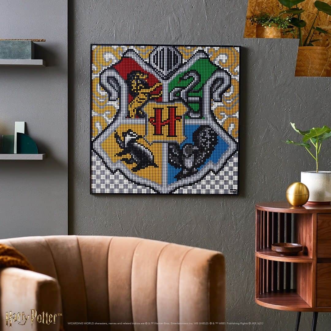 LEGOさんのインスタグラム写真 - (LEGOInstagram)「But where to put you? NEW from LEGO Art – Build 1 of 4 different Harry Potter™ House Crests to display your allegiance to Gryffindor™, Slytherin™, Hufflepuff™ or Ravenclaw™. Or combine 4 sets to create the ultimate build – one big Hogwarts™ House Crest! Download the unique soundtrack to hear the story behind the art as you build. ￼Swipe￼ to see more.  #WelcomeToHogwarts #HarryPotterWallArt #LEGOart #HogwartsHouseCrests」1月7日 0時00分 - lego