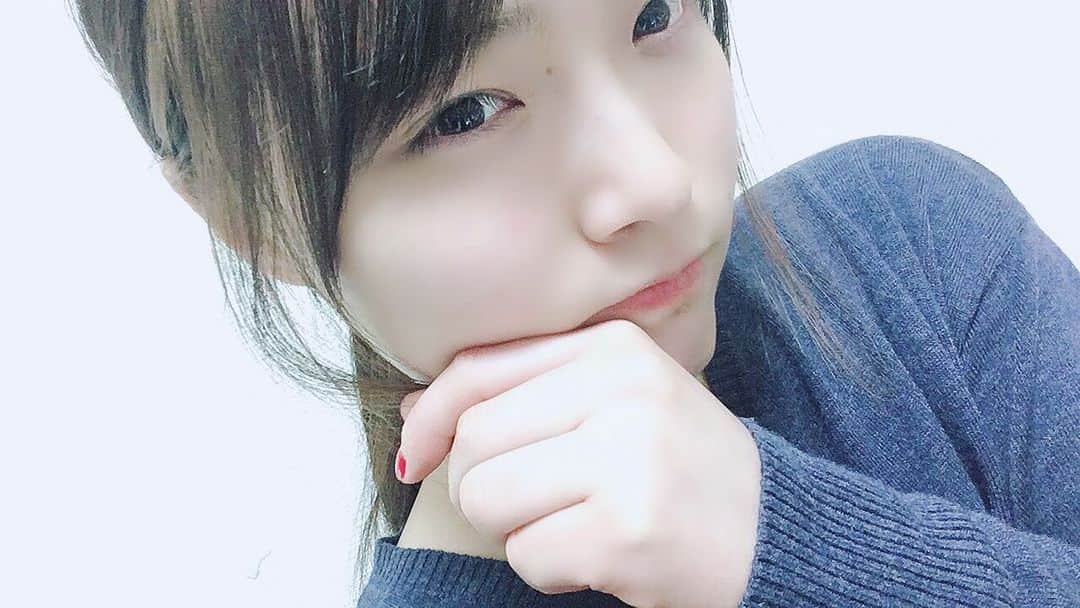 大森美優のインスタグラム：「なぜ手がここに来たかは分からない写真です🥸すみまめん おやぶみまん　🌙 #おやすみなさい  #akb48」