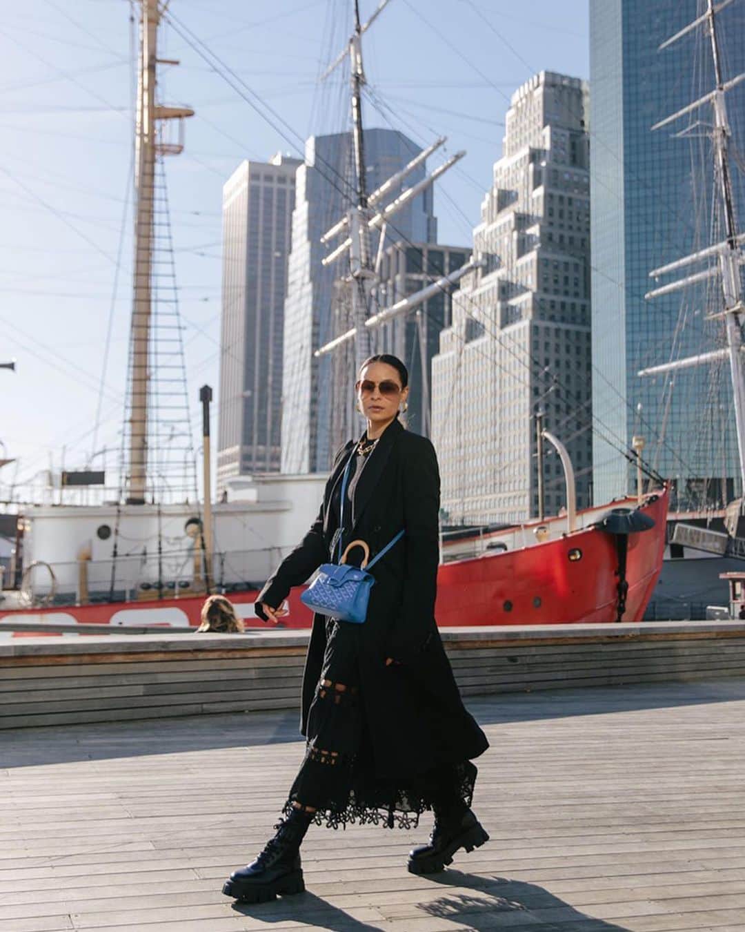 The Outnetのインスタグラム：「Dark and moody outfits are speaking to us this time of year — we'll be channeling @scoutthecity for our next attempt 🖤  Shop all your favorite Instagram looks, just visit the link in bio」