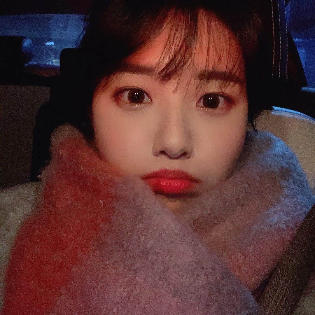 suna（ソナ）のインスタグラム：「여섯시에 출발해서 11시에 집도착이라니...!🥺 가는 날이 장날인가봐요.. 중간에 두번정도 멈추고 앞에도 다섯대 멈춰있어서 112전화하고... 어제 라이브커머스가 좋은 경험이 되었으면 한다고했는데..그거 플러스 suv를 사야겠다는 좋은 경험도 되었답니다^___^」