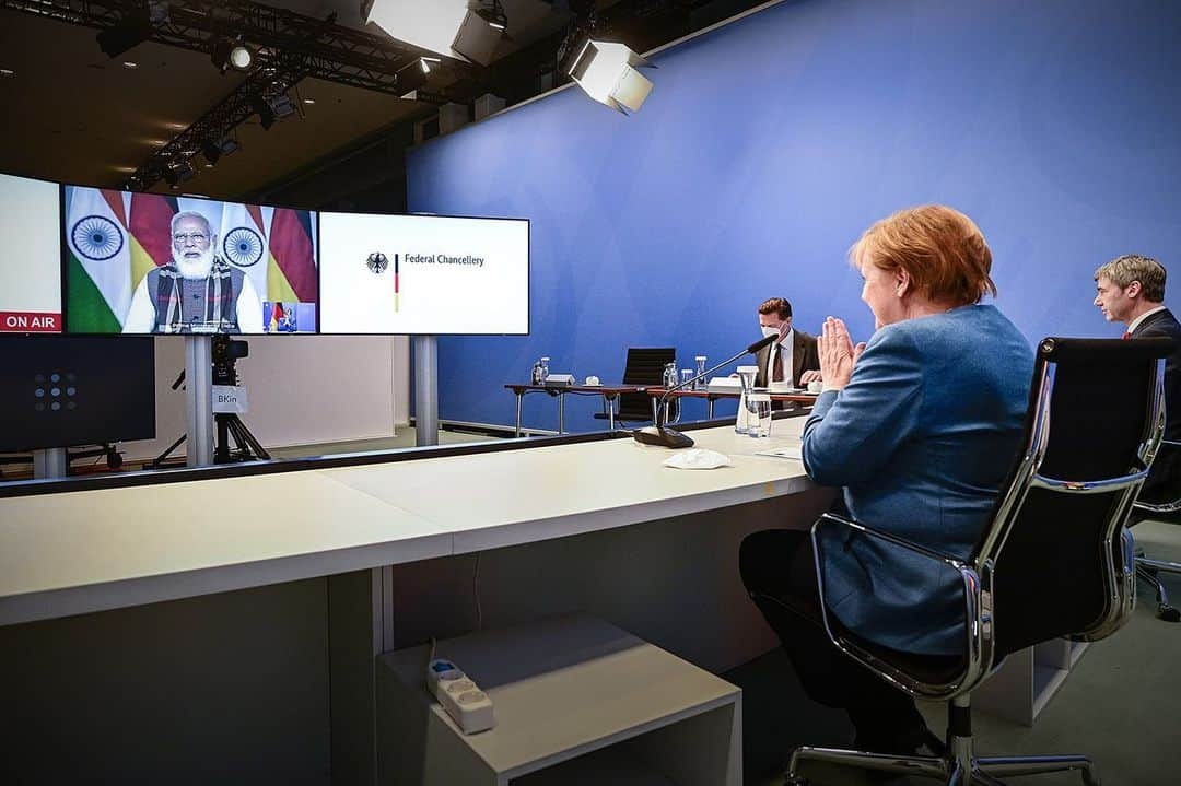 アンゲラ・メルケルのインスタグラム：「Per Videokonferenz hat Kanzlerin Merkel heute mit dem indischen Premierminister Narendra Modi gesprochen. Es ging um die Corona-Pandemie, Fortschritte bei der Entwicklung und Produktion von Impfstoffen sowie um die Beziehungen beider Länder und die Region Indo-Pazifik. --- Chancellor Merkel spoke with the Indian Prime Minister @narendramodi today via video conference. They discussed the Corona pandemic, progress in the development and production of vaccines, the Indo-Pacific region and, of course, relations between the two countries.」