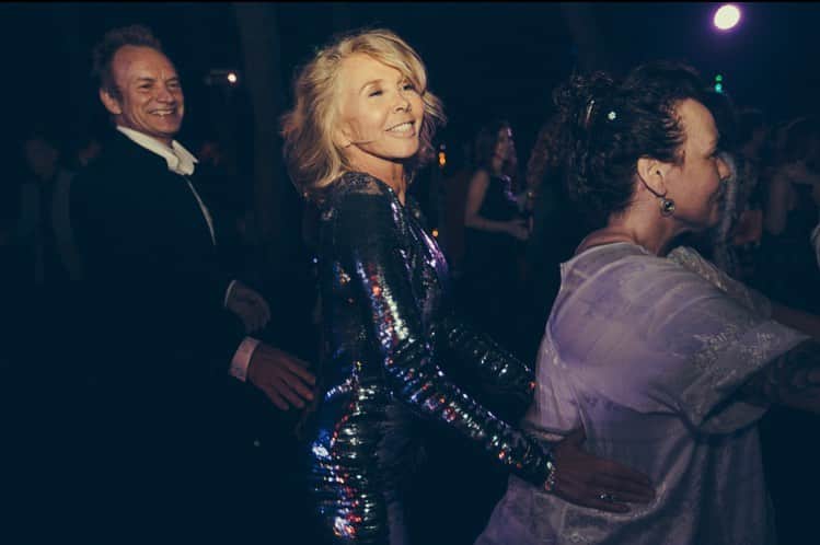 のインスタグラム：「Happy happy birthday to this Goddess, my mother @trudiestyler ♥️. Have a most joyful day. Missing you so much. Thanking the Universe for you ♥️😍♥️  📸: @hiwayneprice」
