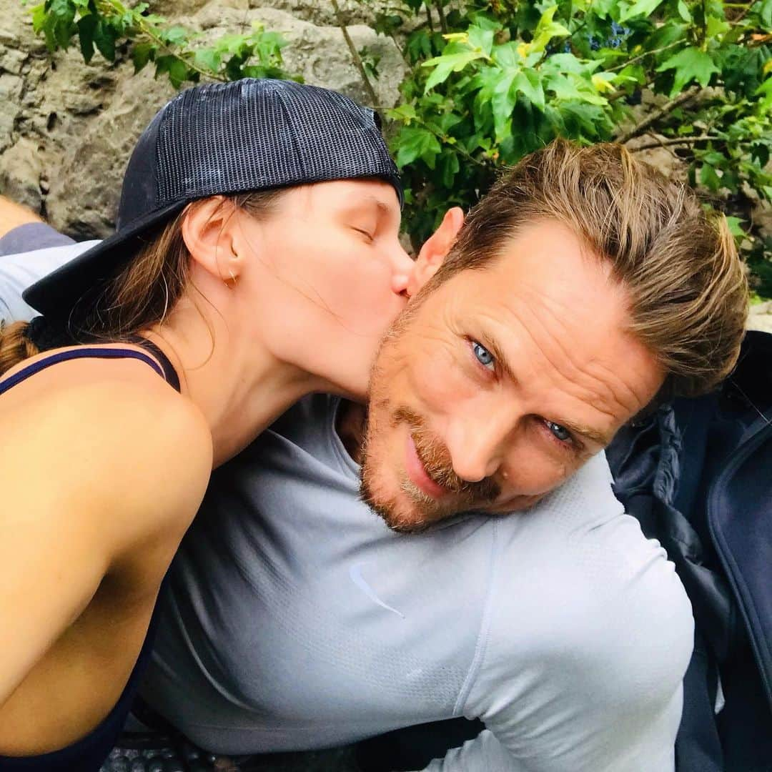 ジェイソン・ルイスさんのインスタグラム写真 - (ジェイソン・ルイスInstagram)「Rock climbing and kisses — two of my favorite things」1月7日 0時26分 - jasonleelewis