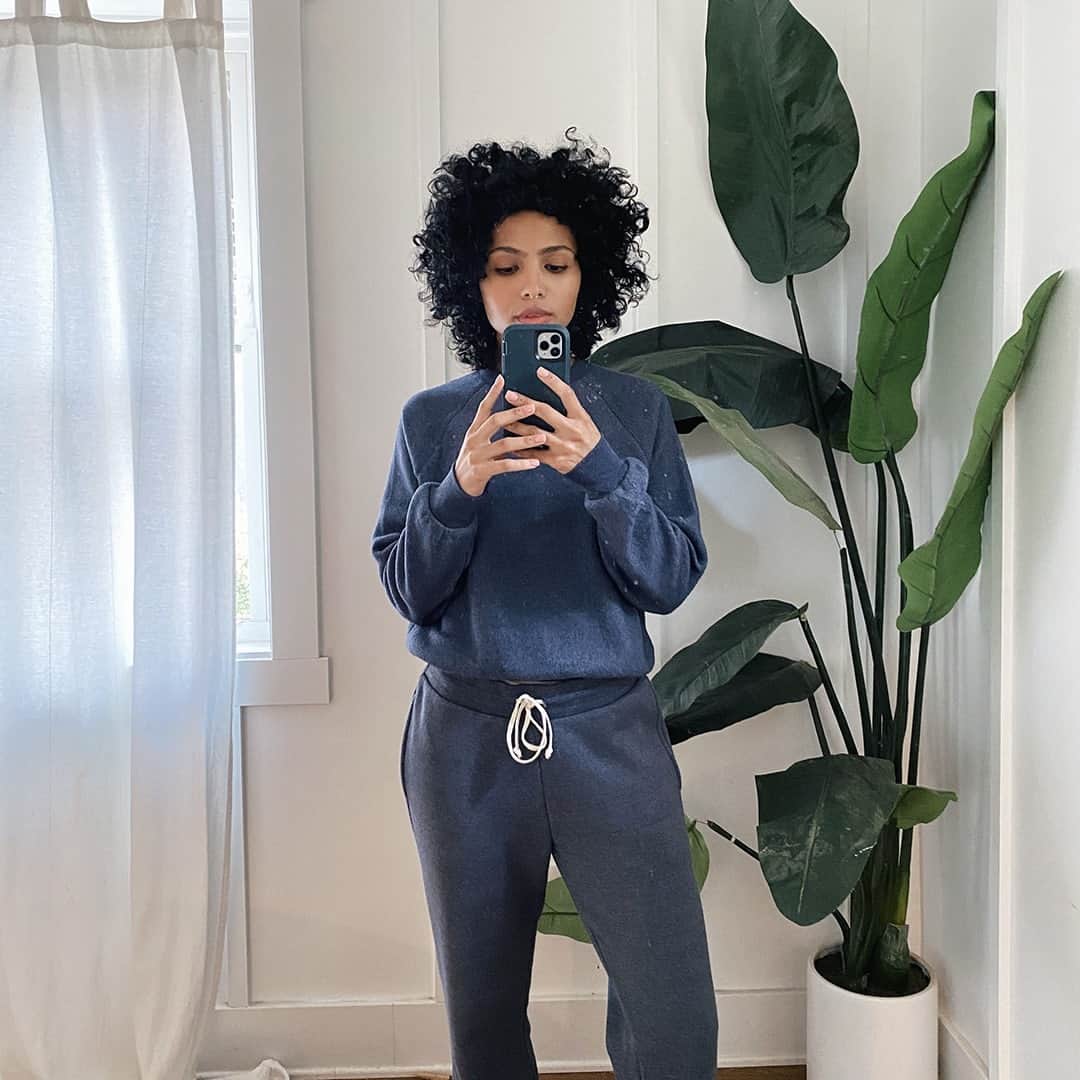 のインスタグラム：「Who else is still carrying their favorite athleisure styles into 2021? 🙋 #WeAreAlternative」