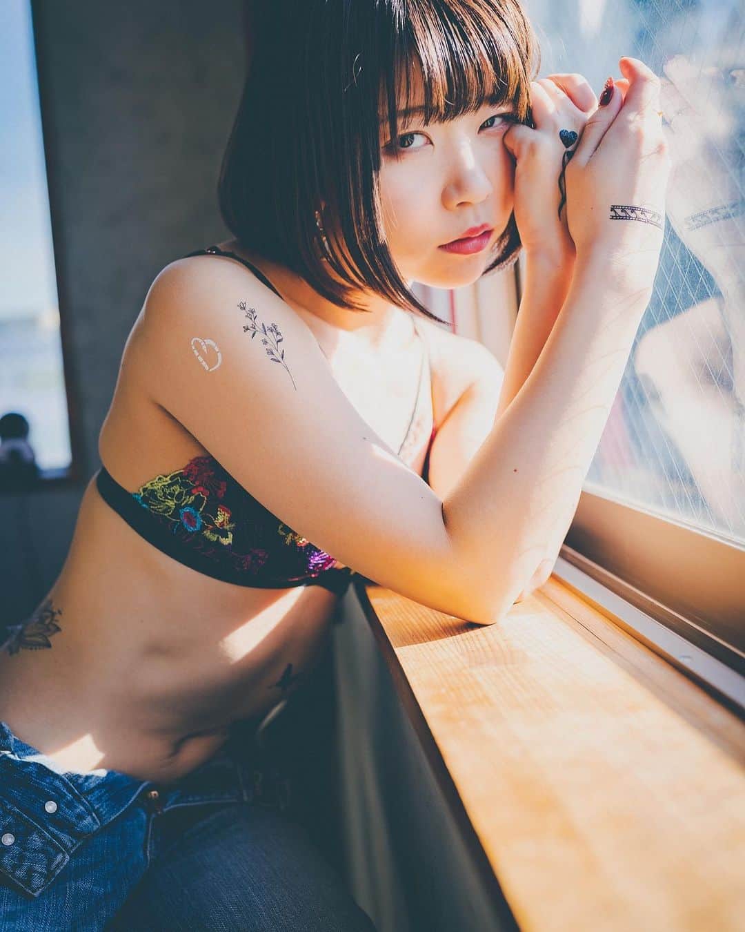 白波瀬ミキティ。のインスタグラム：「多感であれ . . . . #tatoogirl  #タトゥーシール  #グラビア #sexypeople  #japangirl  #as_archive #art_of_japan_ #jp_mood #pt_life #pasha_magazine #photography  #portraitphotography #streetphotography #edscvr_moodjapantrip #visualsoflife #impressio_shots #good_portraits_worldxploretocrate #shootermag #pursuitofportraits #ootd #dscvr_mood #jp_portrait部 #東京カメラ部 #igersjp #ポートレート #被写体 #お洒落さんと繋がりたい #model #ポートレートモデル #写真好きな人と繋がりたい」