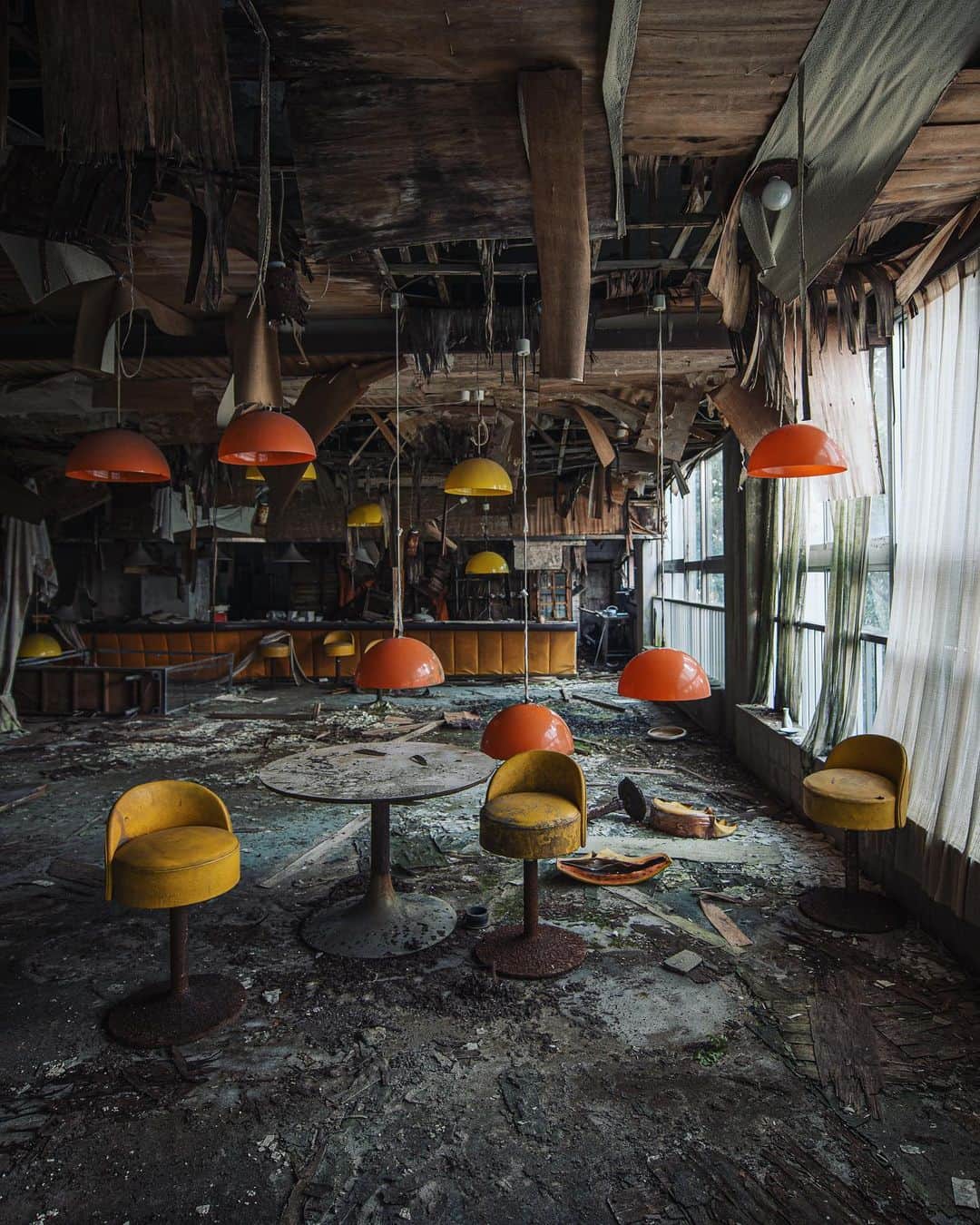 啝 （わ）のインスタグラム：「Abandoned Hotel 𓆲 𓆲 𓆲 #abandonedafterdark #urbex_supreme #desertedplaces #abandon_seekers_ #urbex_regards #welcometwoneverland #kings_abandoned #abandonedcentral #the_urbex_institute #renegade_abandoned #rsa_preciousjunk #glitz_n_grime #gotrespassing #savethedecay #bandorebelz #abandoned_addiction #abandoned #urbex #global_urbex #urbex_utopia #abandonig #allabandoned #urbex_kings #sombrexplore #grime_lords #urbxtreme #all_is_abandoned #discarded_butnot_forgotten #廃墟 #made_in_decay」