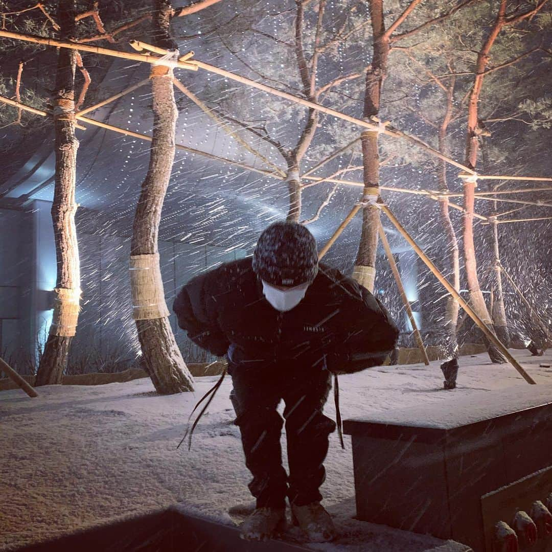 クォン・ヨンドンさんのインスタグラム写真 - (クォン・ヨンドンInstagram)「나는 첫눈☃️」1月7日 0時32分 - _______youngmoney