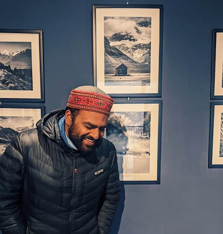 Abhinav Chandelさんのインスタグラム写真 - (Abhinav ChandelInstagram)「This is for that guy who’d sit in a corner with his small picture postcards plus a few big frames spread out, hoping someone would notice them.  And while I’m yet to feel any emotion about my first photo exhibition, thanks to all the running around in recent days, today I just thought of myself five years back, when I used to wonder if photography was a right career choice for me. . “Hey younger Abhinav, look you’re having your own fucking exhibition in Mcleodganj, in the gallery space of Cafe Illiterati. You just brought that old dream into reality today.” . . . Photo from my current photo exhibition at @the.other.space in Mcleodganj, clicked by @inspired_traveller」1月7日 0時32分 - abhiandnow