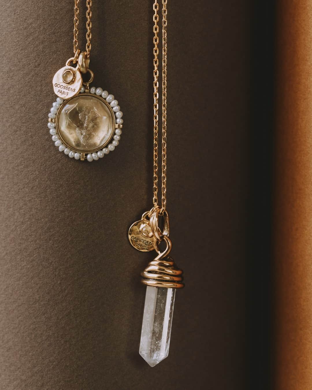 グーセンス パリのインスタグラム：「TALISMAN pendants. . . 📷 by @alix.marnat」