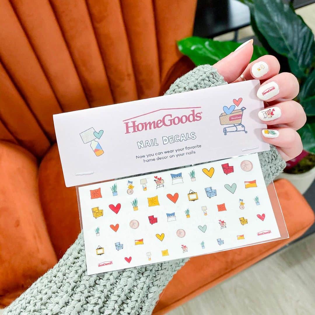 HomeGoodsさんのインスタグラム写真 - (HomeGoodsInstagram)「These could be YOURS! HomeGoods limited edition tracksuits, nail decals, puzzles, and embroidery kits 🤩Comment below with your favorite custom HomeGoods item for your chance to win one!  . . . No purchase necessary. Open to 50 US/DC, 18+. Ends 1/13/21. Rules: homegoodsmerchdrop.dja.com.」1月7日 1時00分 - homegoods