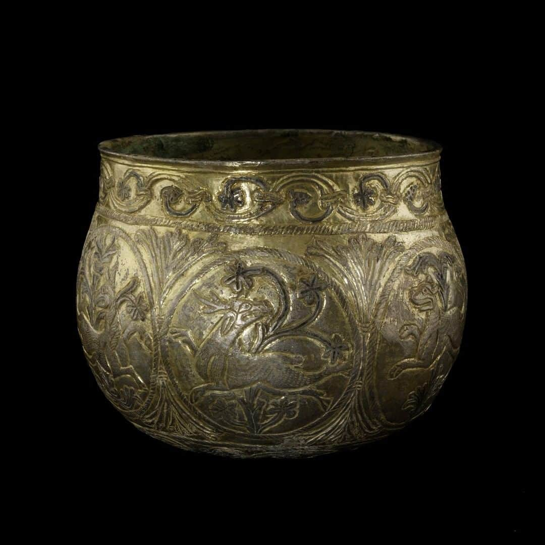 大英博物館さんのインスタグラム写真 - (大英博物館Instagram)「Engraved with six running animals, this silver-gilt cup was discovered in North Yorkshire as part of the Vale of York Hoard #OnThisDay in 2007 ✨  Made in northern France or Germany in the 9th century, the cup contained most of the fine jewellery and over 600 coins that were buried as part of the hoard.  It was probably deposited by a wealthy Viking leader during the unrest that followed the conquest of Northumbria in AD 927 by the Anglo-Saxon king Athelstan – swipe to see more from the hoard 👉  The Vale of York Hoard provides valuable information about the cultural and commercial networks that existed in England in the 10th century – objects come from Afghanistan and Russia, and coins relate to Islam, Christianity, and the pre-Christian religion of the Vikings.  Find out more about this remarkable discovery via the link in our bio.   🔎 The Vale of York Cup, 9th century, found in North Yorkshire.   #BritishMuseum #ValeOfYork #Viking #Yorkshire」1月7日 1時00分 - britishmuseum