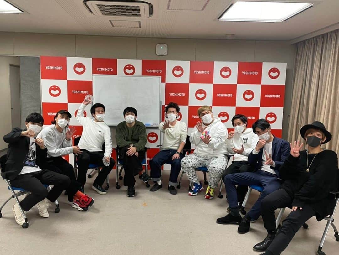 池田真一のインスタグラム：「30期同期トーク配信ありがとうございました！素直に楽しすぎた！ アーカイブあるから見逃した人は買ってね！ 次は30期生が売れまくるよ！ だってみんな脂がのってきたから🤣  次は僕の他の30期生も一緒に集まりたい！ まだまだおもろい奴おるから！」