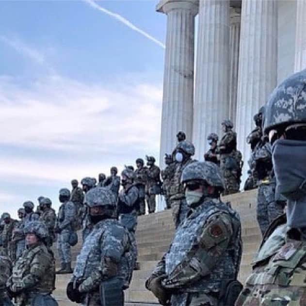 カテリーナ・スコーソンのインスタグラム：「Repost from @pauladelstein • Repost from @jacob_aaron_estes • This is what it looked like when #BLM protested outside the capital.」